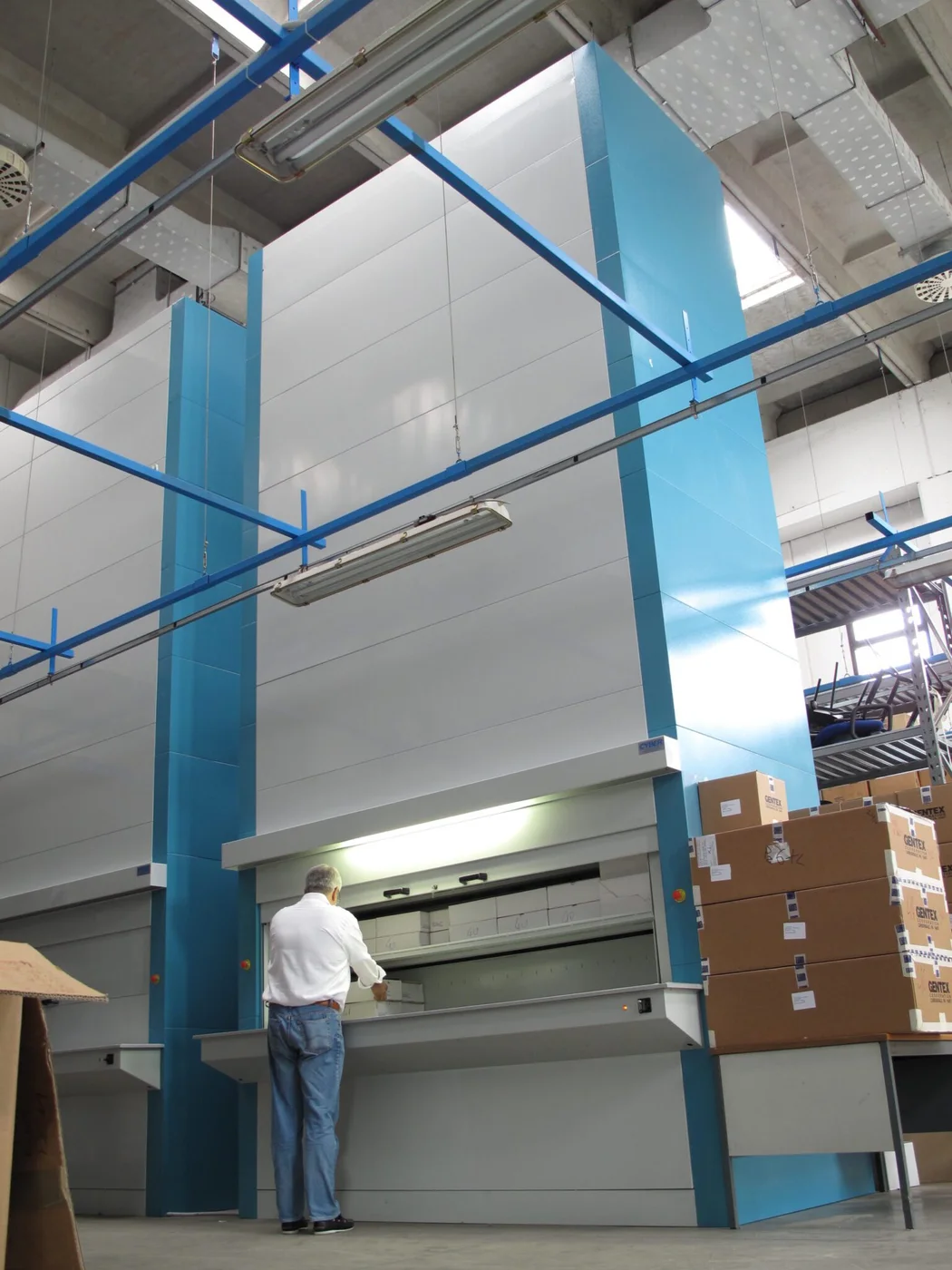 Cyber Cargo series vertical warehouse with rotating carrier