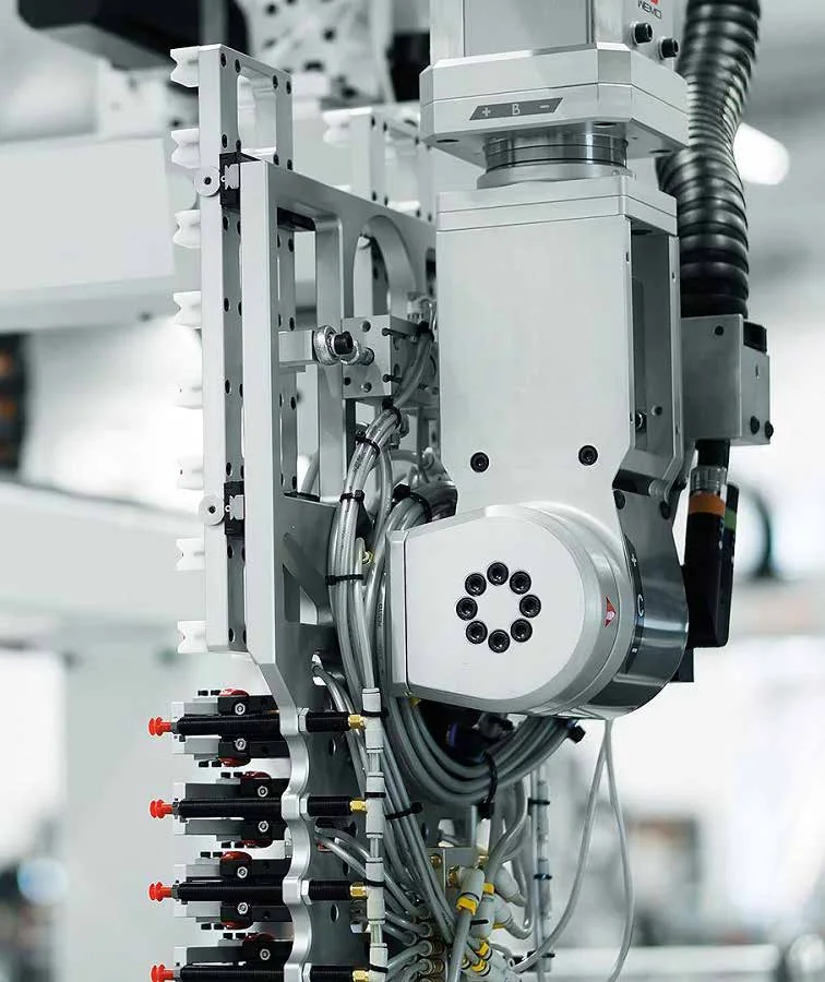 A machine connection that enables the transition between Nemus M12 and M8 connectors.