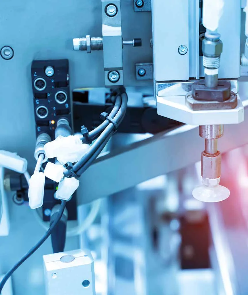 Cable connections using Nemus M12 connectors in machine automation.