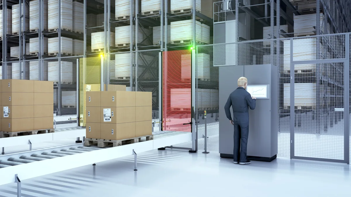 Safe access with SICK deTec light curtains in conveyor material flow