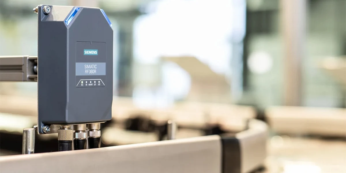 Official application interface of the Siemens SIMATIC RF360R high-frequency RFID reader installed on the production line